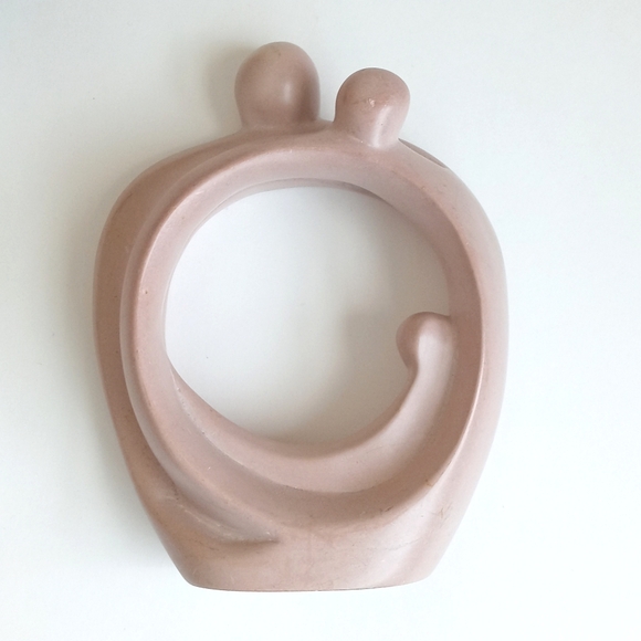 Unique Antique Alabaster Beige Stone Sculpture of Family w/ Child (7 1/2” Tall) - Picture 6 of 15